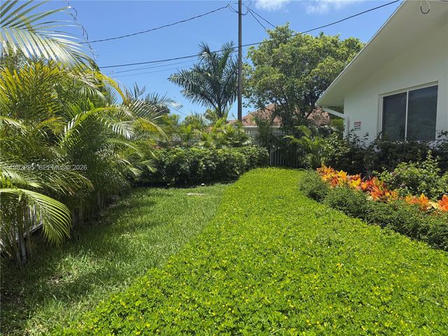 1300 NE 110th St 8, Miami, FL 33161