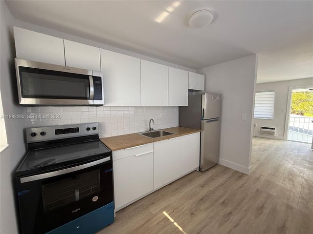 1300 NE 110th St 8, Miami, FL 33161