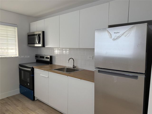 1300 NE 110th St 8, Miami, FL 33161