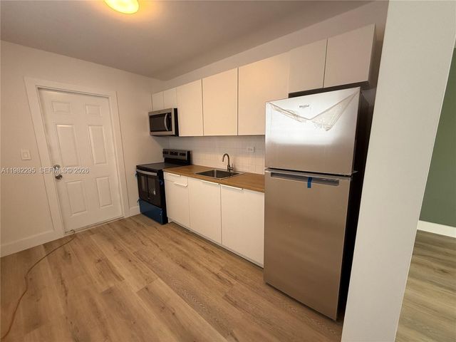 1300 NE 110th St 8, Miami, FL 33161