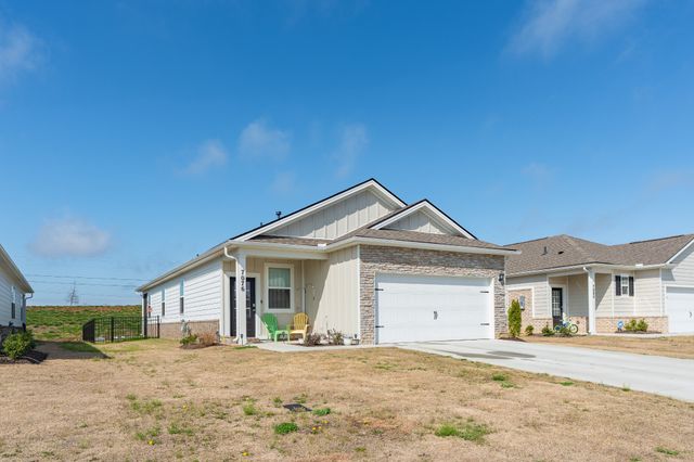 7076 Lang Ave, White House, TN 37188