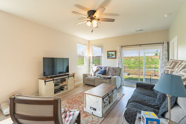 7076 Lang Ave, White House, TN 37188