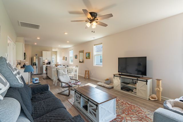 7076 Lang Ave, White House, TN 37188