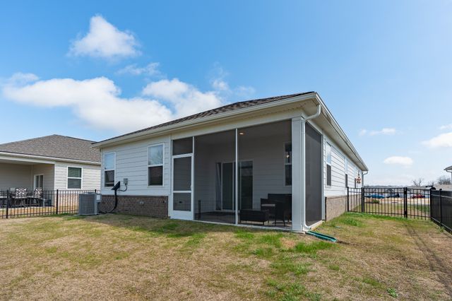 7076 Lang Ave, White House, TN 37188