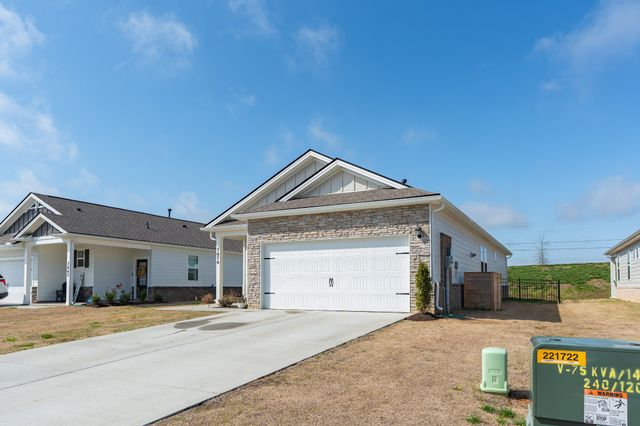 7076 Lang Ave, White House, TN 37188