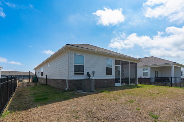 7076 Lang Ave, White House, TN 37188