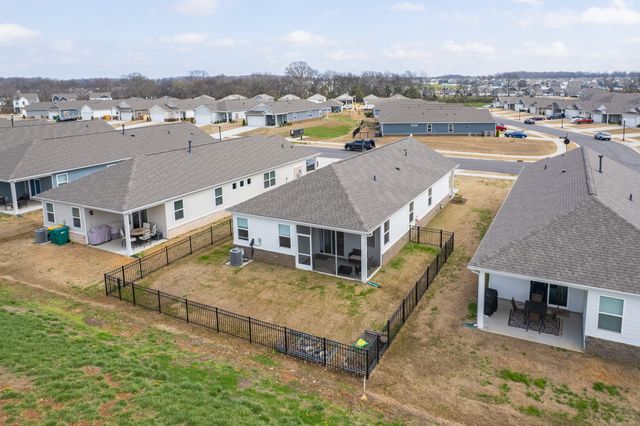 7076 Lang Ave, White House, TN 37188