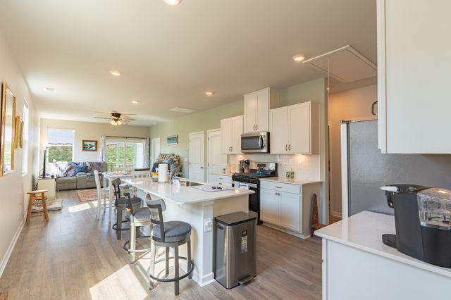 7076 Lang Ave, White House, TN 37188