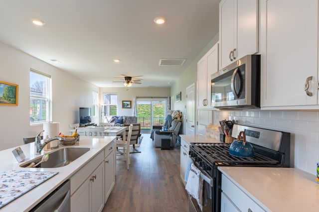 7076 Lang Ave, White House, TN 37188