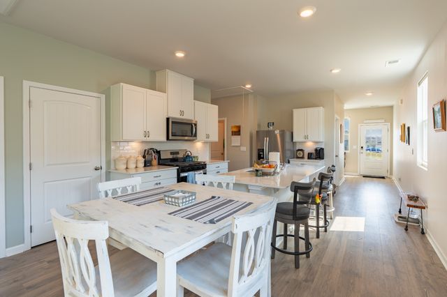 7076 Lang Ave, White House, TN 37188