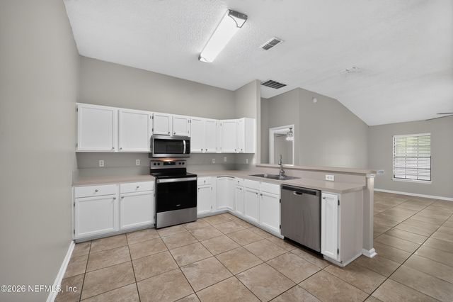 398 WILLOW GREEN Drive, Orange Park, FL 32073
