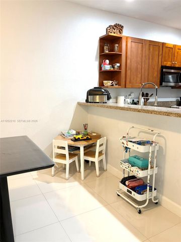 10780 NW 74th Ln, Doral, FL 33178