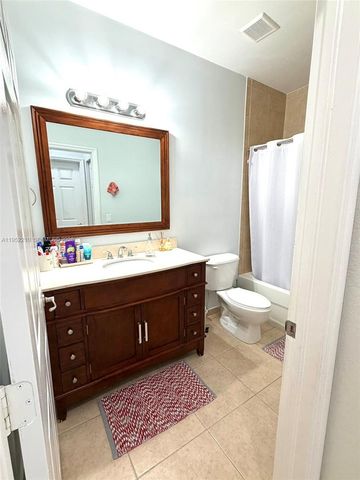 10780 NW 74th Ln, Doral, FL 33178