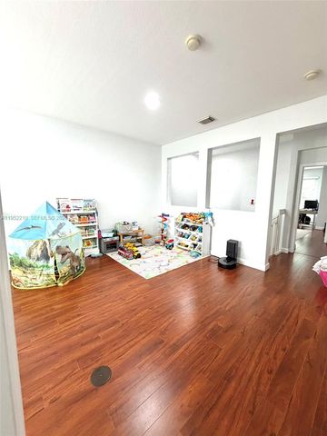 10780 NW 74th Ln, Doral, FL 33178