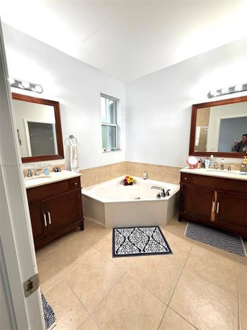 10780 NW 74th Ln, Doral, FL 33178