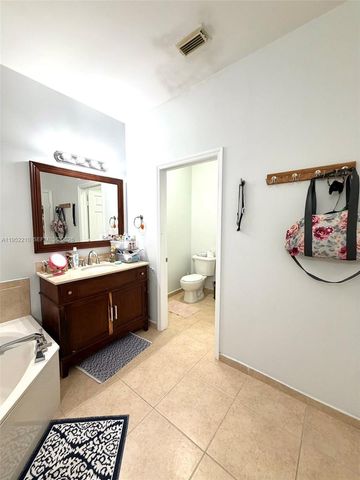 10780 NW 74th Ln, Doral, FL 33178