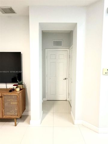 10780 NW 74th Ln, Doral, FL 33178