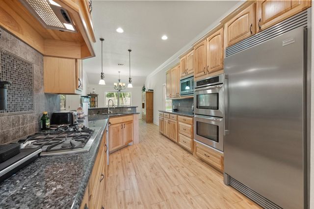 548 Mckittrick Court, Godley, TX 76044