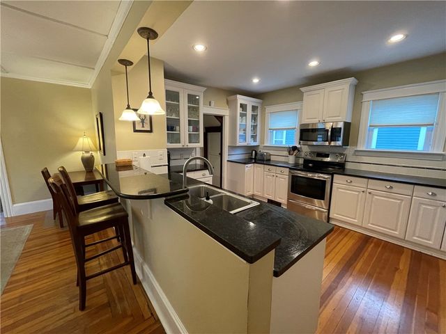 35 Annandale Road, Newport, RI 02840