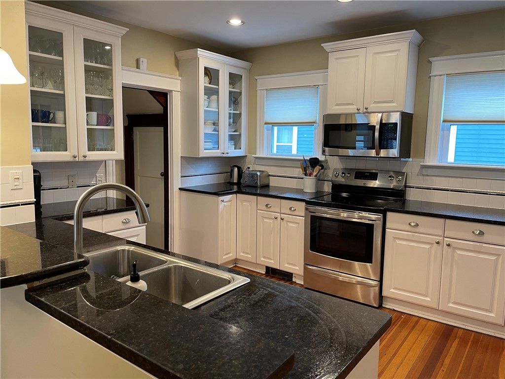 35 Annandale Road, Newport, RI 02840