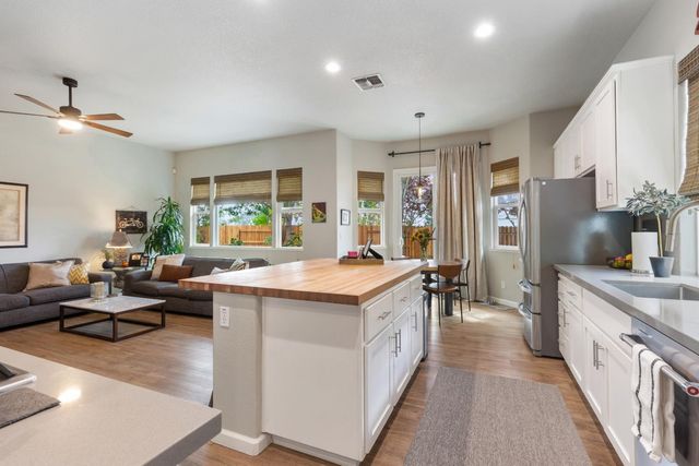 2168 Dorrington Dr, Roseville, CA 95661