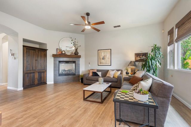 2168 Dorrington Dr, Roseville, CA 95661