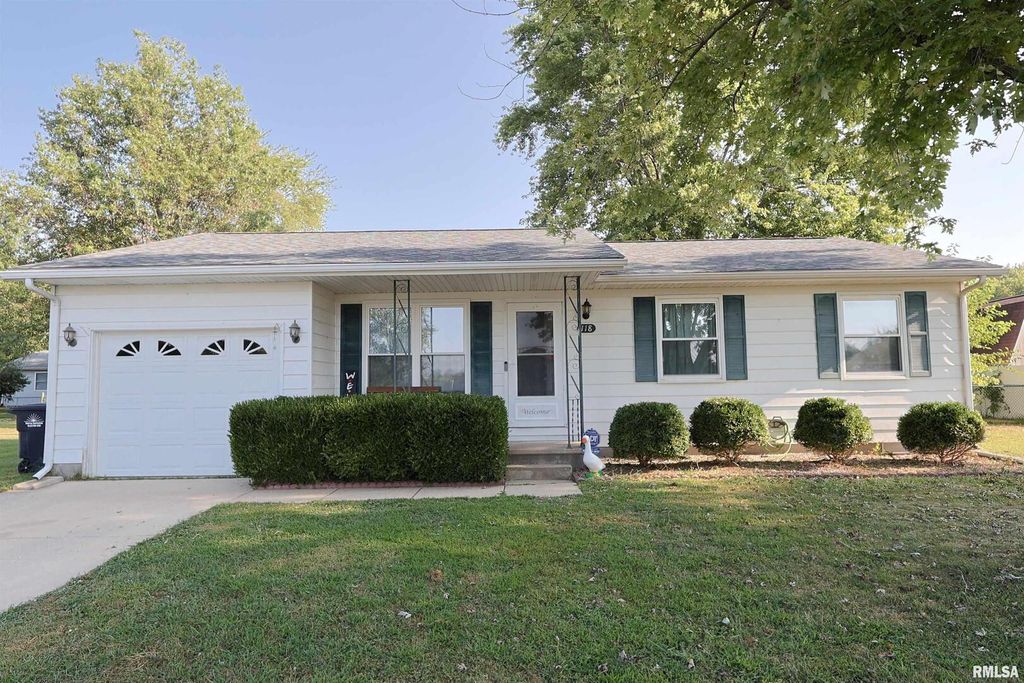 Image 1 of property listing at 118 WESTPORT, Salem, IL 62881
