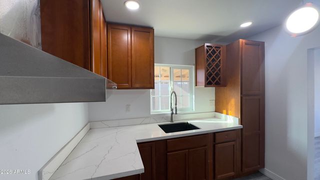 5519 W STATE Avenue, Glendale, AZ 85301