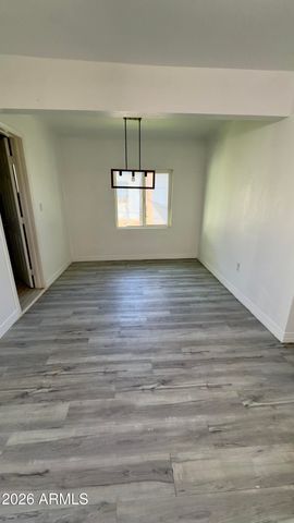 5519 W STATE Avenue, Glendale, AZ 85301