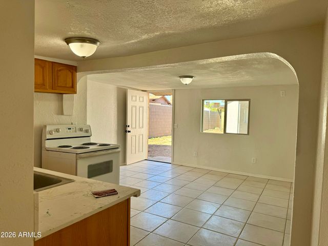 5519 W STATE Avenue, Glendale, AZ 85301