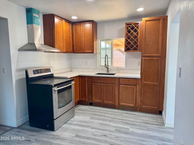 5519 W STATE Avenue, Glendale, AZ 85301