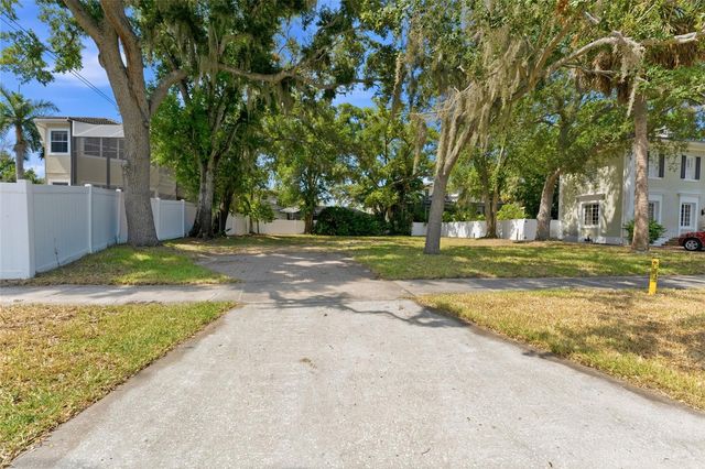 5010 W AZEELE STREET, Tampa, FL 33609
