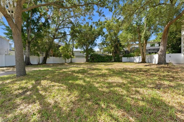 5010 W AZEELE STREET, Tampa, FL 33609
