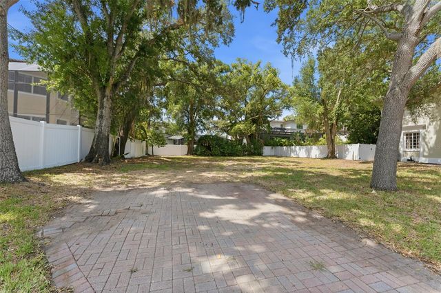 5010 W AZEELE STREET, Tampa, FL 33609