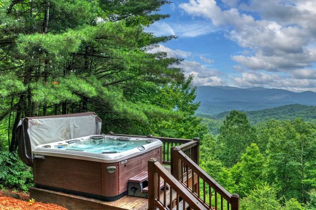 530 Amy Creek Circle, Ellijay, GA 30540