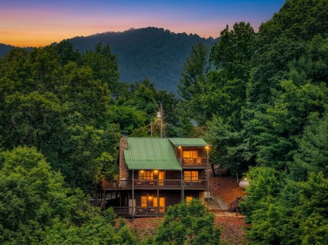 530 Amy Creek Circle, Ellijay, GA 30540