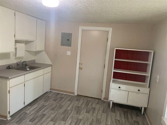 802 SW I AVE, Lawton, OK 73433