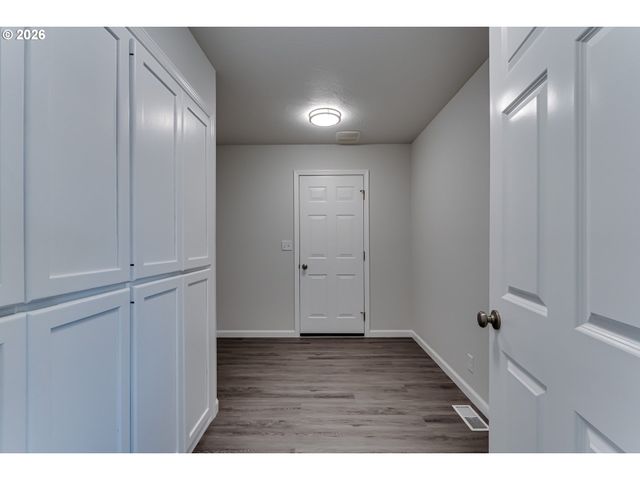 2987 DRY CREEK Rd, Eugene, OR 97404