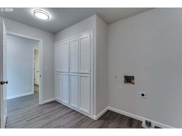 2987 DRY CREEK Rd, Eugene, OR 97404