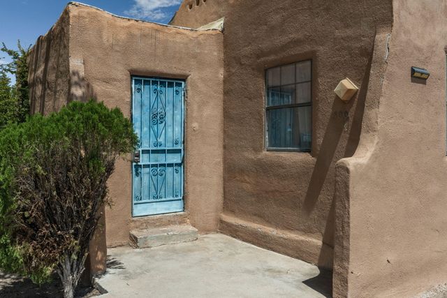 300 63rd Street NW, Albuquerque, NM 87105