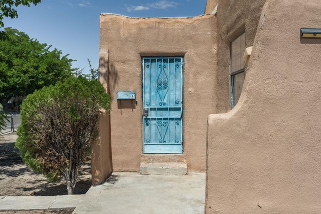 300 63rd Street NW, Albuquerque, NM 87105