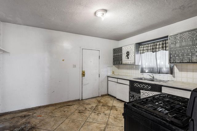 300 63rd Street NW, Albuquerque, NM 87105