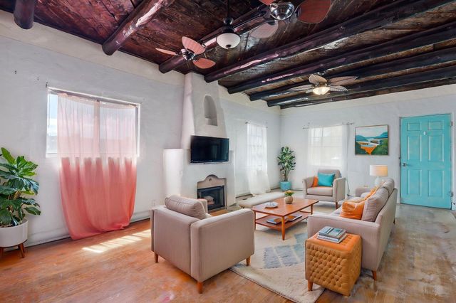 300 63rd Street NW, Albuquerque, NM 87105