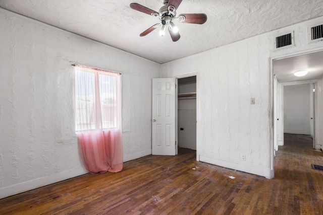 300 63rd Street NW, Albuquerque, NM 87105