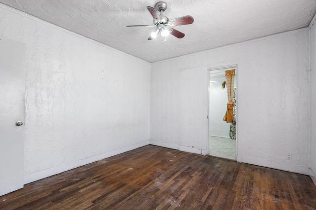 300 63rd Street NW, Albuquerque, NM 87105