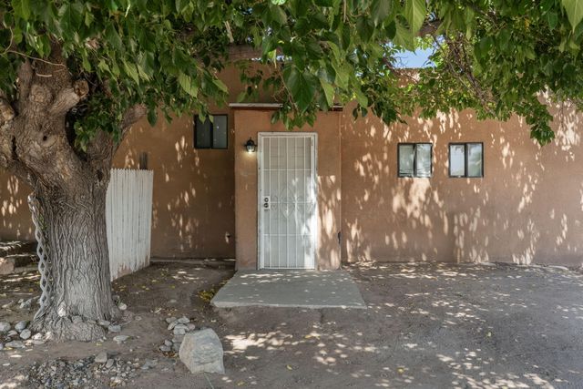 300 63rd Street NW, Albuquerque, NM 87105