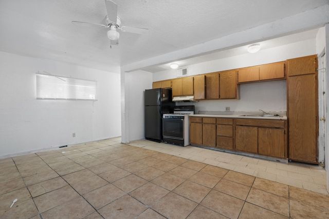 300 63rd Street NW, Albuquerque, NM 87105