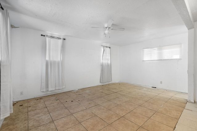 300 63rd Street NW, Albuquerque, NM 87105