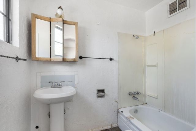 300 63rd Street NW, Albuquerque, NM 87105