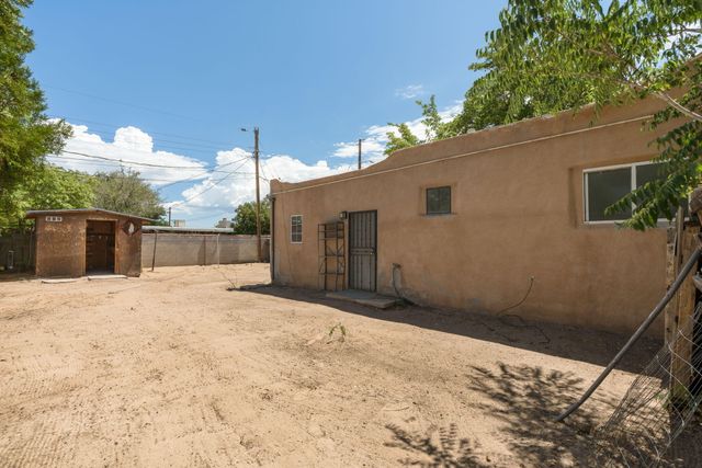 300 63rd Street NW, Albuquerque, NM 87105